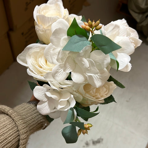 New 10 head cream Rose Bunch with filler