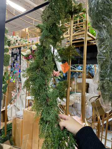 67”/1.7m Cedar Wreath Christmas decor